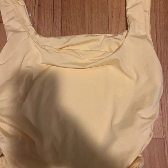 Yellow top - Picture 2 of 3